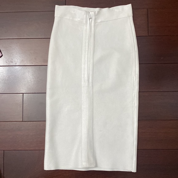 White Two Piece Skirt and Top Set - Picture 4 of 6